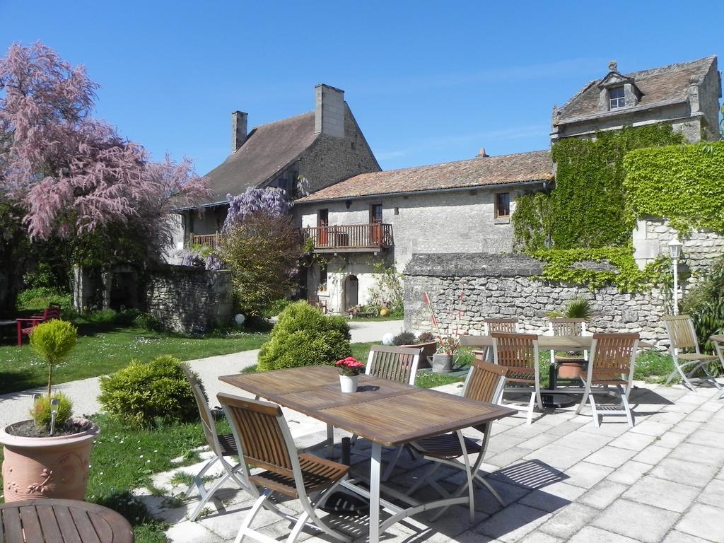 Le Pigeonnier Du Perron Hotel Availles Exterior foto