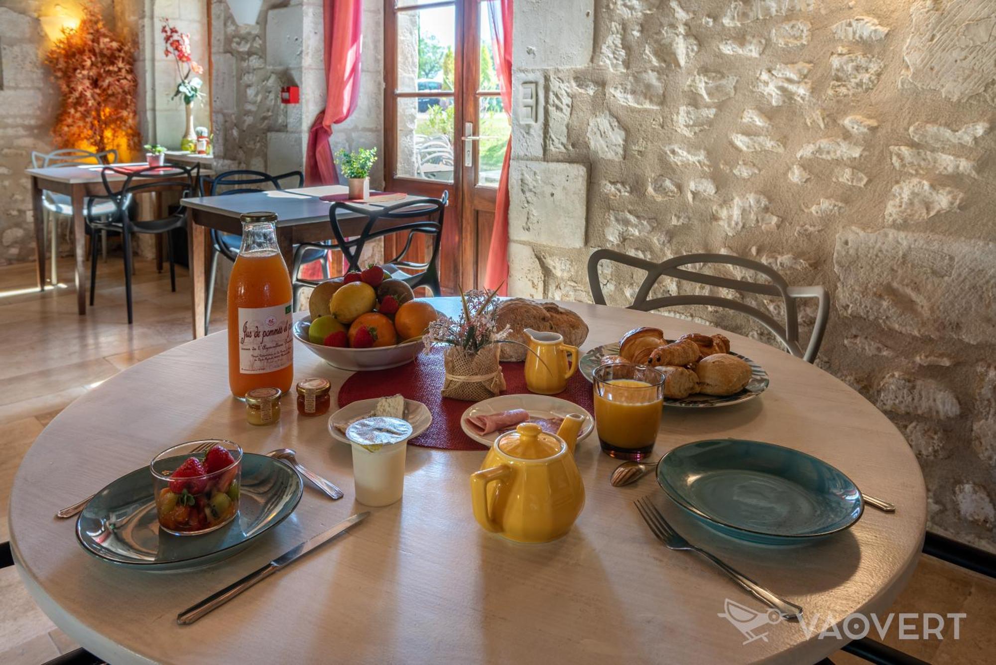Le Pigeonnier Du Perron Hotel Availles Exterior foto