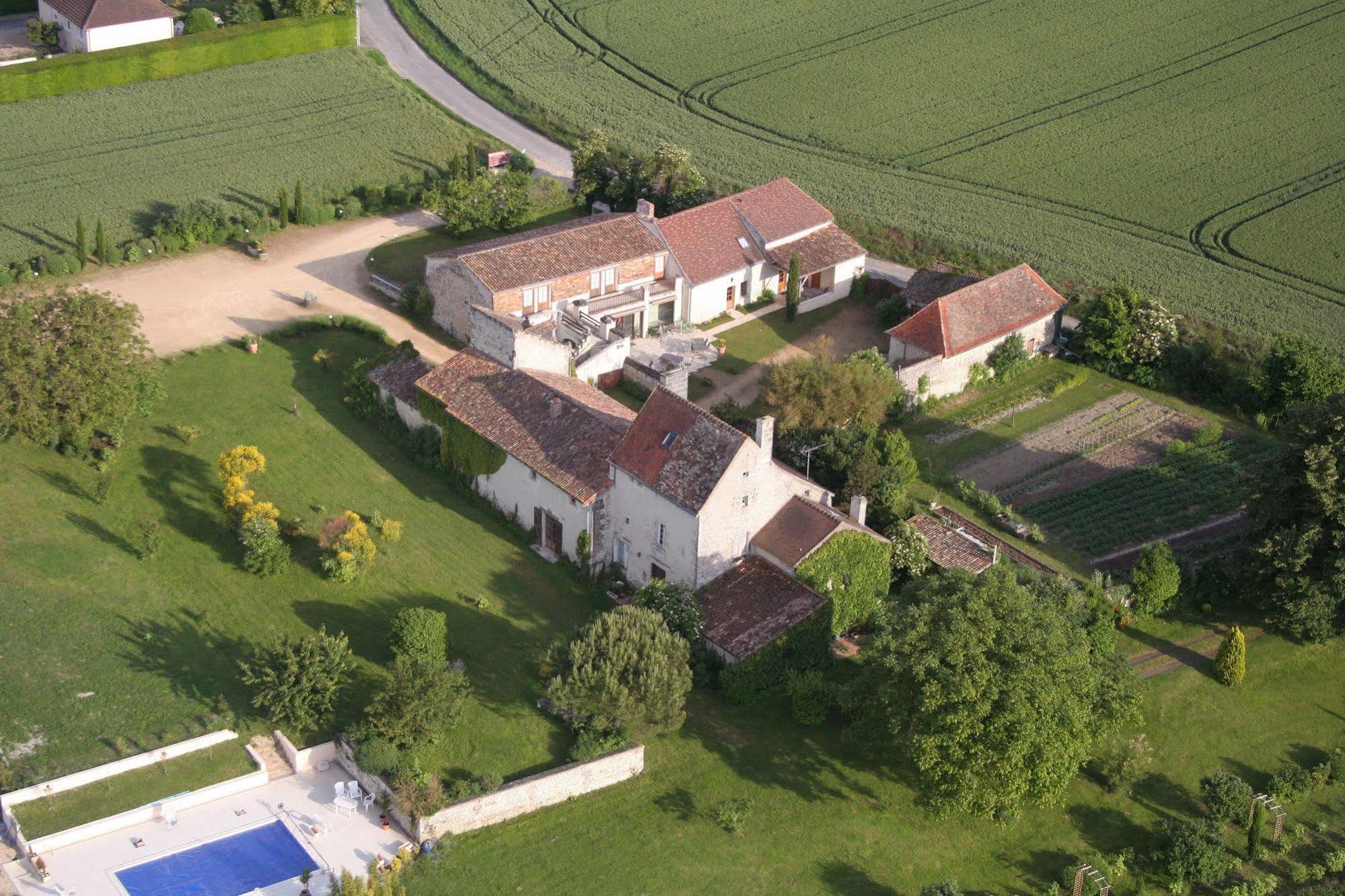 Le Pigeonnier Du Perron Hotel Availles Exterior foto
